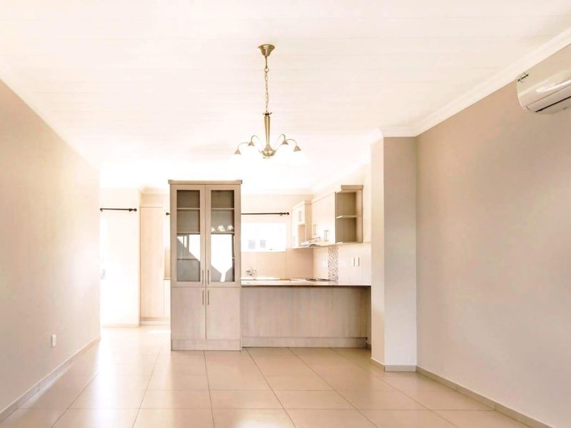 FOR SALE | LE MONT COMPLEX, Avis, Windhoek 2 Bedroom | 2 Bathroom Duplex | N$2,350,000 - Photo 2