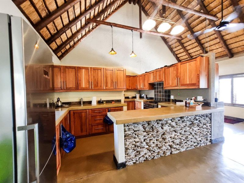 Beautiful Home with Mountain Views - Photo 7