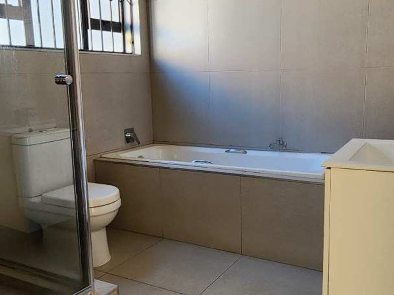 3 Bedroom House To Rent In The Orchards - Photo 10