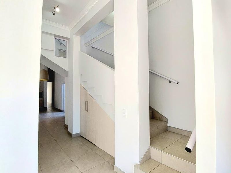 Brand New 5 Bedroom Home - Photo 5