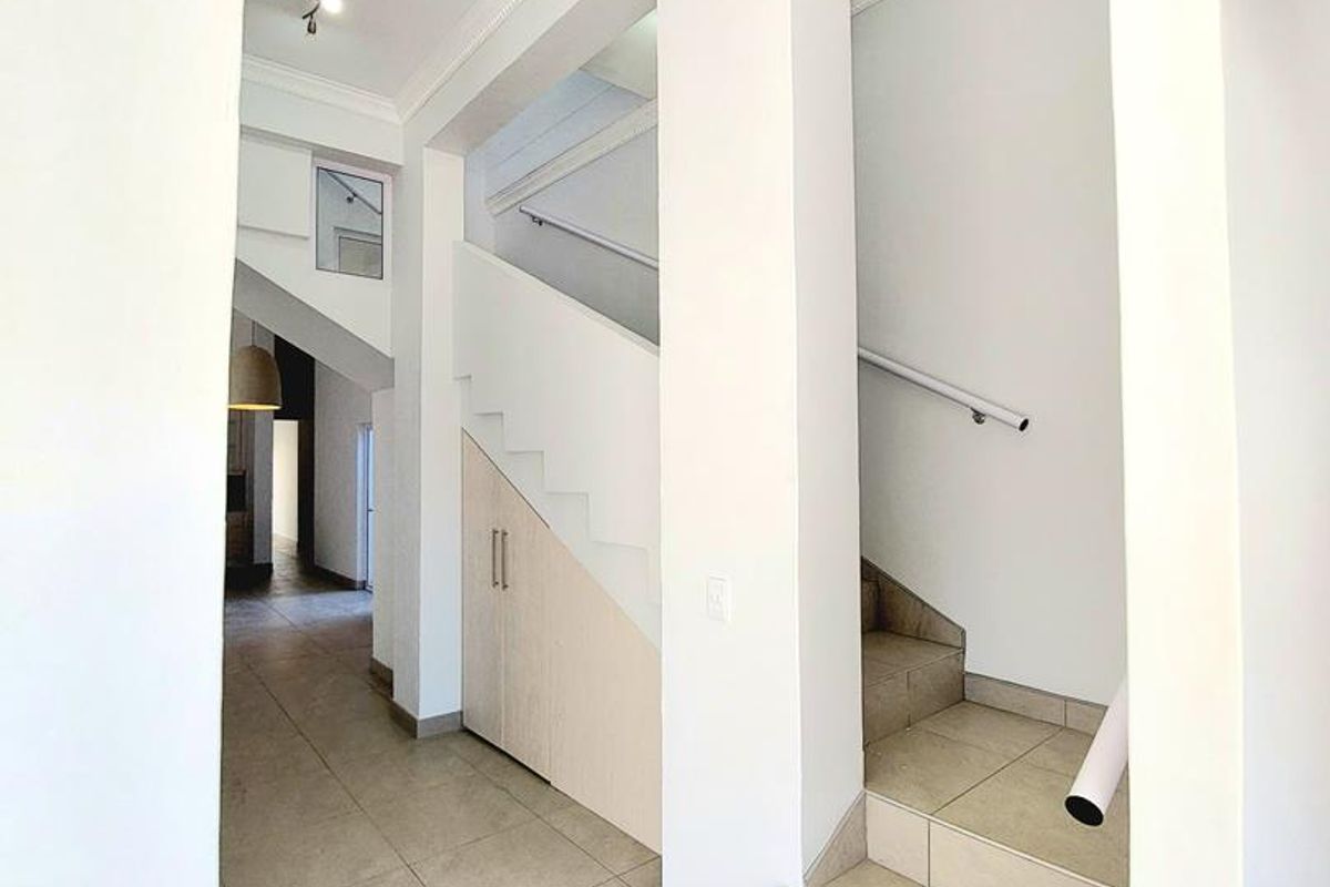 Brand New 5 Bedroom Home - Photo 5