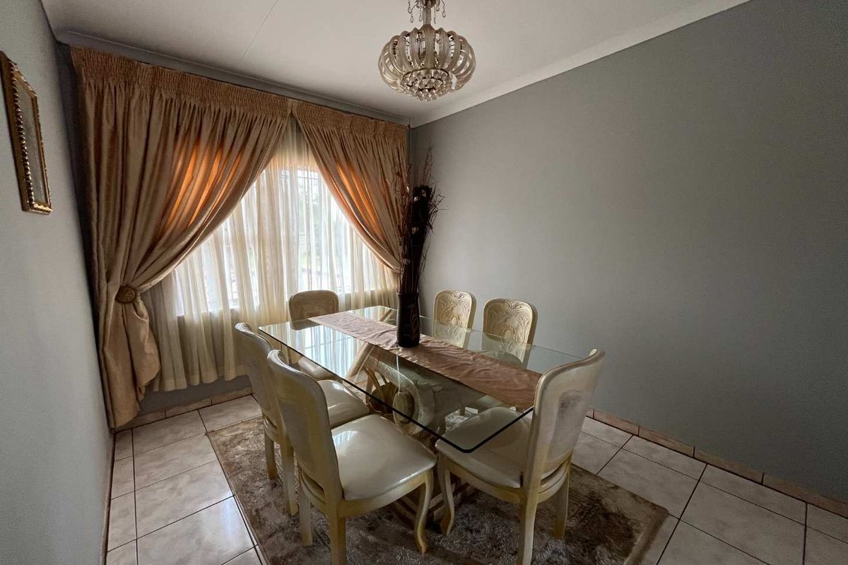Spacious 3 Bedroom Family Home with Pool & Entertainment Area - Photo 5