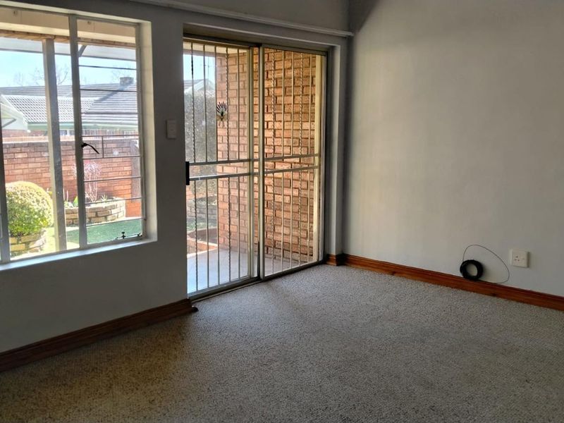 Charming 2-Bedroom Ground Floor Apartment for Sale in Wentworth Park - Photo 6