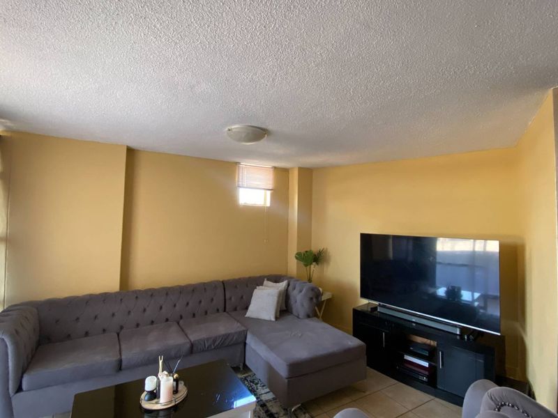 Well Kept Apartment For a Working Couple - Photo 6