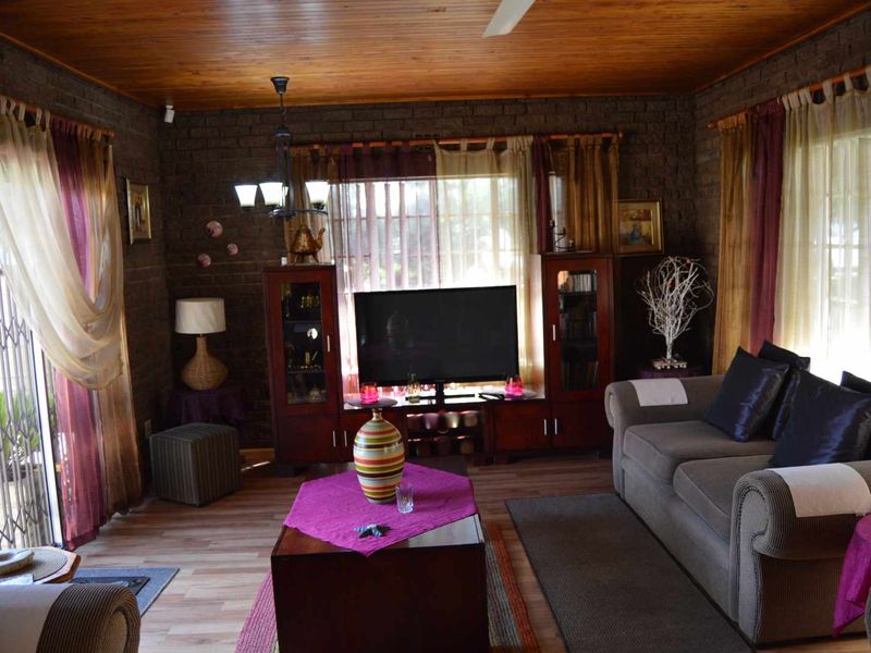 Three Bedroom Family Home with Two Bedroom Flatlet For Sale in Brackendowns - Photo 6