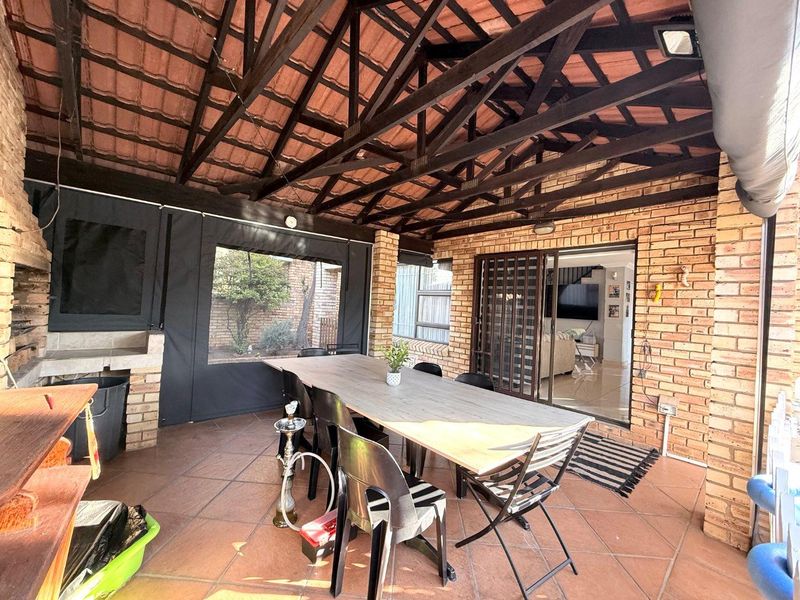 Stunning Full Title 3 Bedroom Cluster with Pool, Solar & Exceptional Entertainment Area in New Redruth - Photo 5