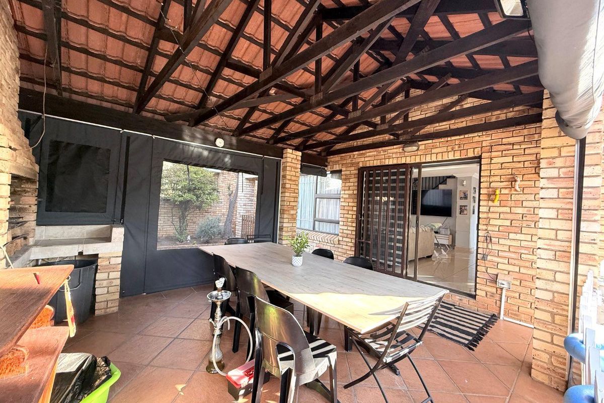 Stunning Full Title 3 Bedroom Cluster with Pool, Solar & Exceptional Entertainment Area in New Redruth - Photo 5