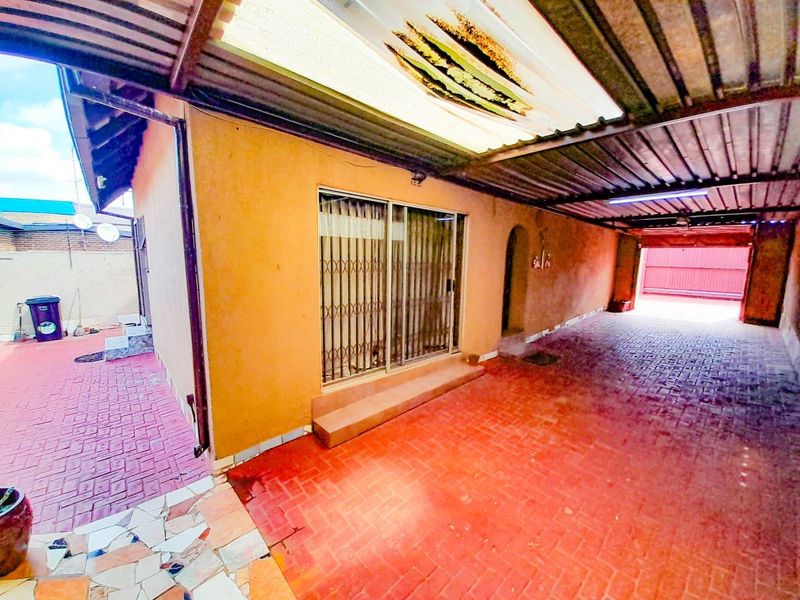 Idea investment on a popular main road - Photo 8