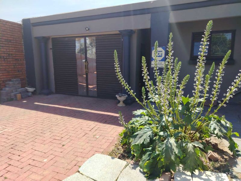 A ready to move in house - Photo 2