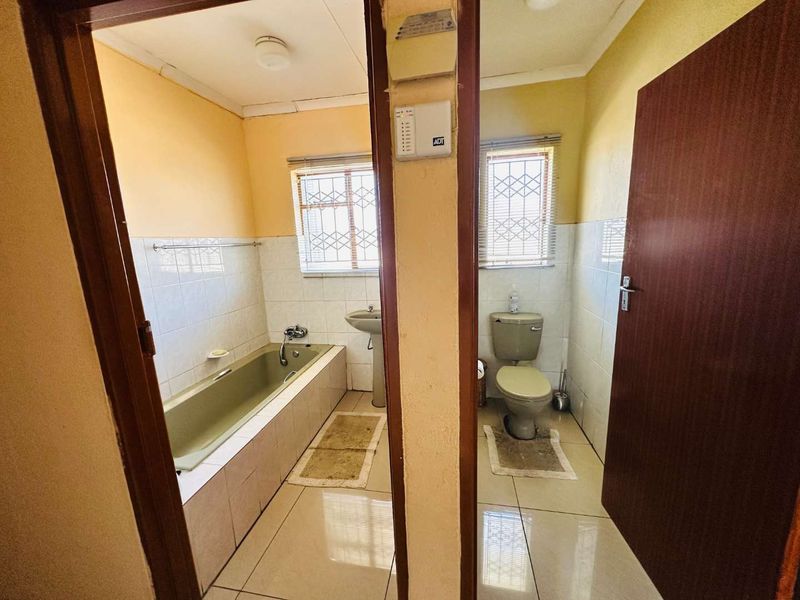 Freestanding Family Home in Mahlasedi park-priced to Move, Ready to View. - Photo 10