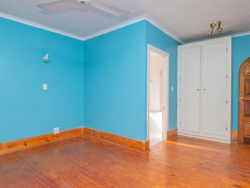 5 Bedroom family home in  the enclosed area of Westdene - Photo 5