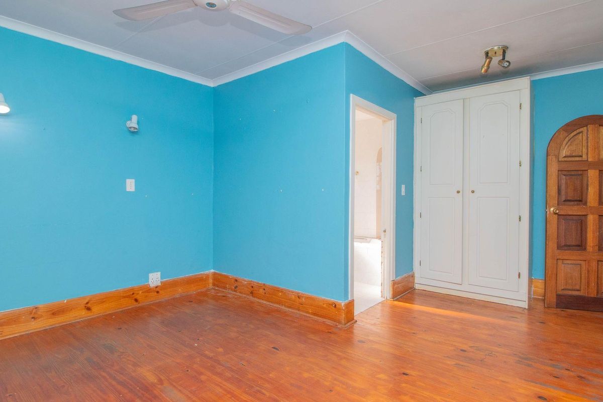 5 Bedroom family home in  the enclosed area of Westdene - Photo 5