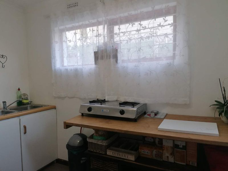 SEPARATE ENTRANCE FLATLET - Photo 6