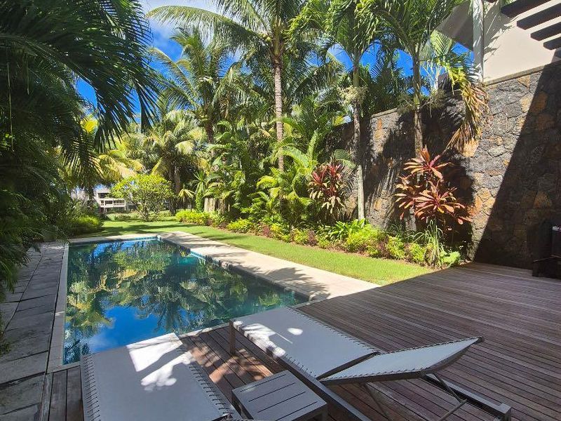 Luxury Redefined with Championship Golf Course Views. - Photo 7