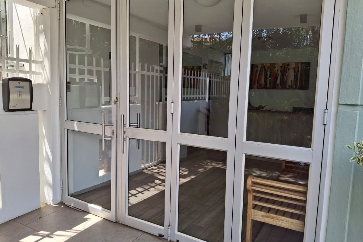 A LOVELY ONE BEDROOM APARTMENT - Photo 3