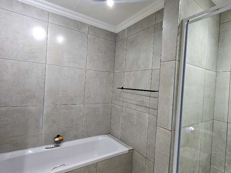 2 bedroom town house in the heart of Eldorette - Photo 9