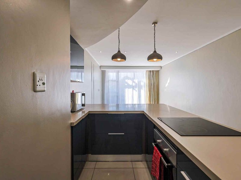Modern 2-Bedroom Apartment with Rooftop Braai Area - Photo 8