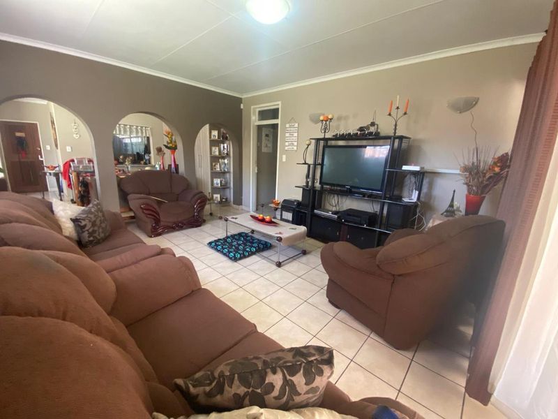 Pet Friendly Simplex for Sale - Photo 7