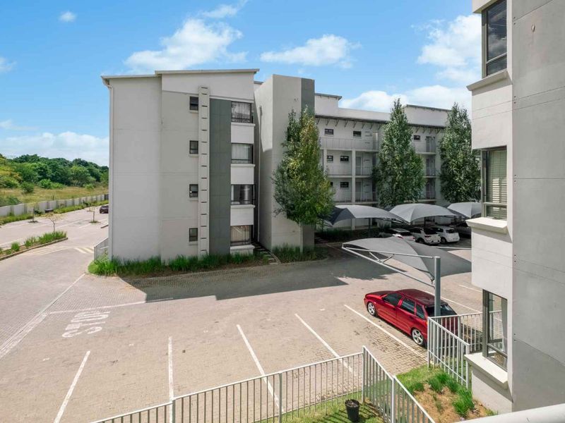 Immaculate 3 Bedroom, 2 Bathroom Apartment For Rent in Broadacres - Photo 6