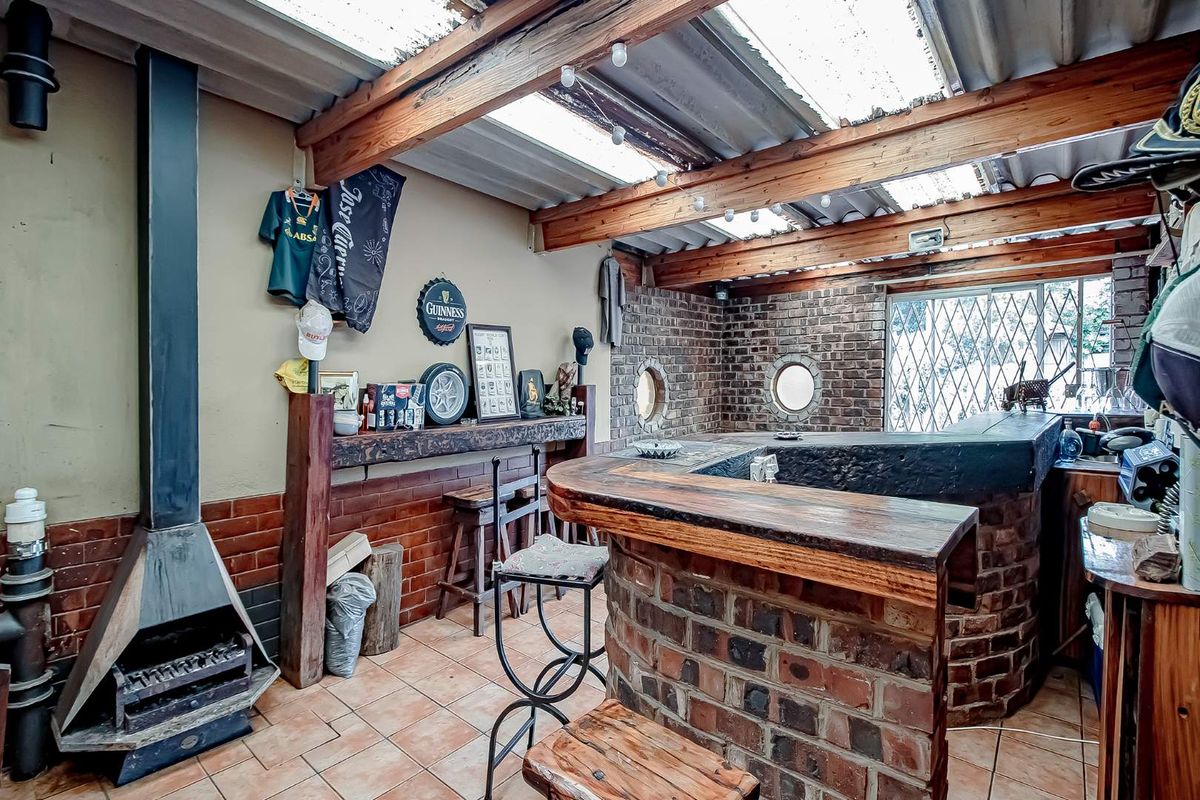Spacious Home with a flatlet and pool. - Photo 4