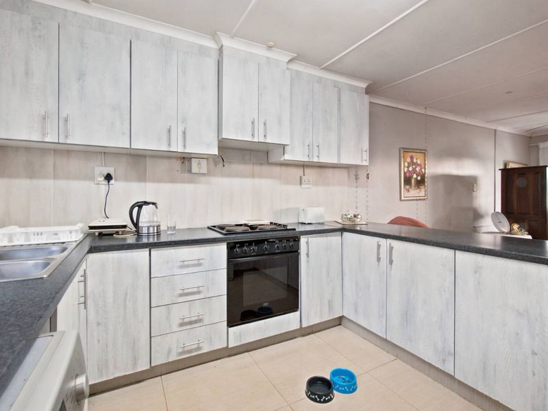 Level land pet friendly simplex - Photo 6