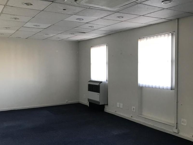 Strategic Office Location Near Howard Centre - Photo 8