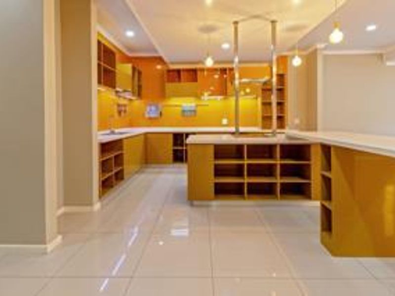 MAGNIFICENT 4 BEDROOM DOUBLE STORY HOME IN MORNINGSIDE MANOR. - Photo 9