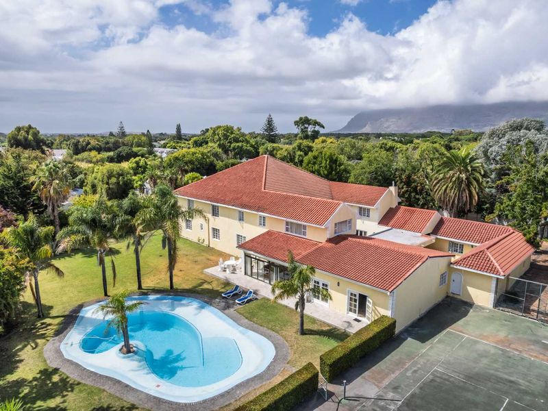 Expansive Constantia Hills Estate – Exceptional Space and Endless Possibilities - Photo 2