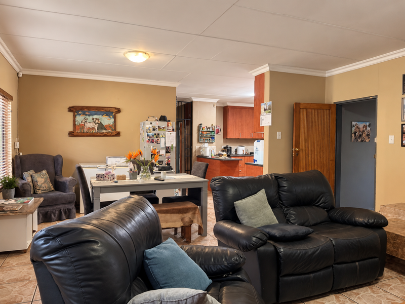 Spacious Family Home with 2-Bedroom Flatlet & Income Potential - Photo 3