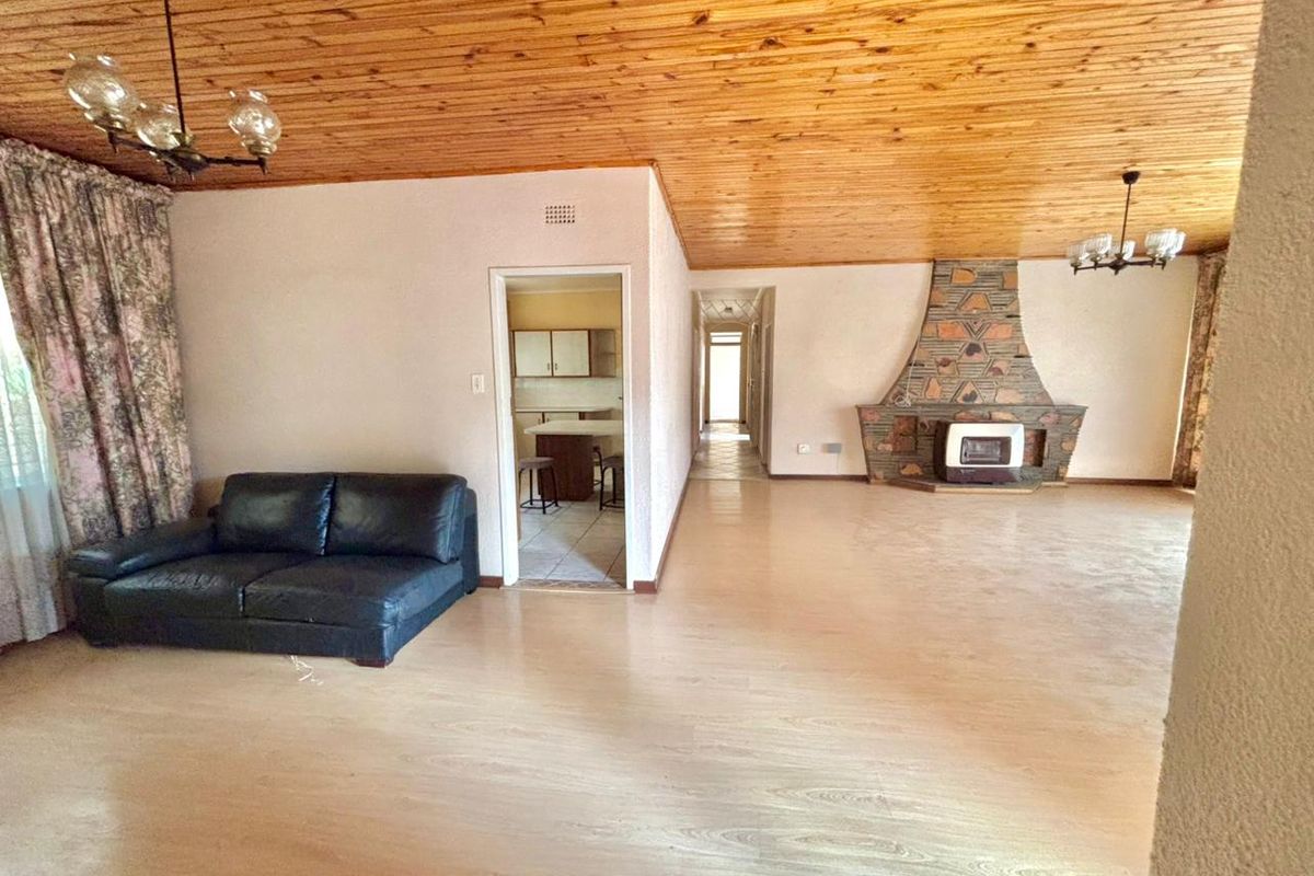 3 Bedroom Family Home with Scenic Views, Entertainment Spaces, and Unique Character In The Glenvista Hills - Photo 3