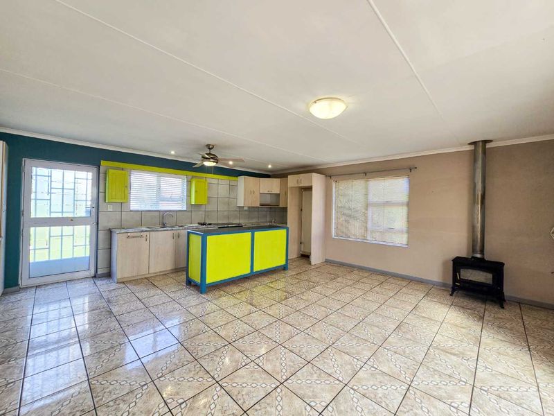 Neat property for sale in Stilbaai-Wes. - Photo 5