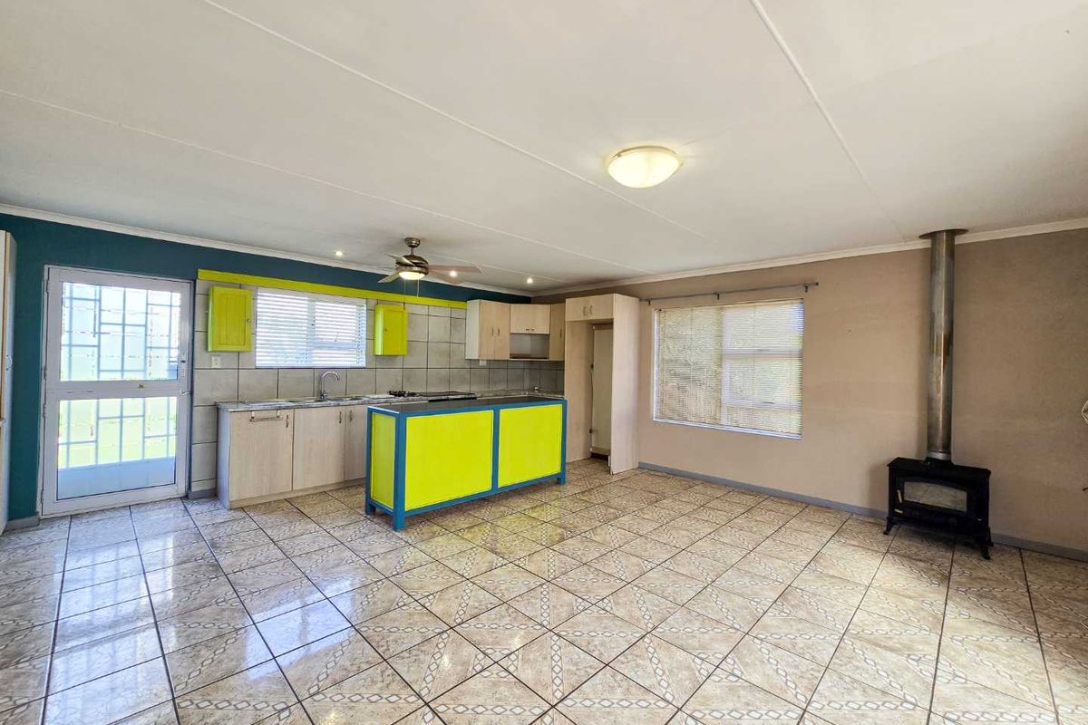 Neat property for sale in Stilbaai-Wes. - Photo 5