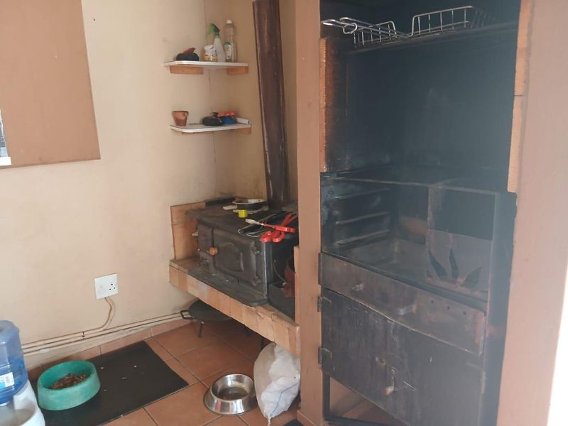 House for Sale with a Flat – Spacious Family Living - Photo 10