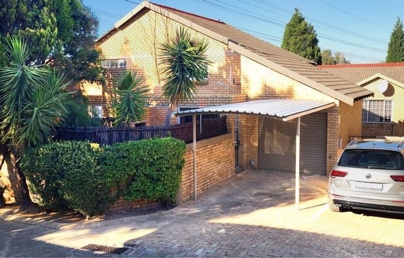 Discover peaceful living in this charming 1-bedroom loft duplex.