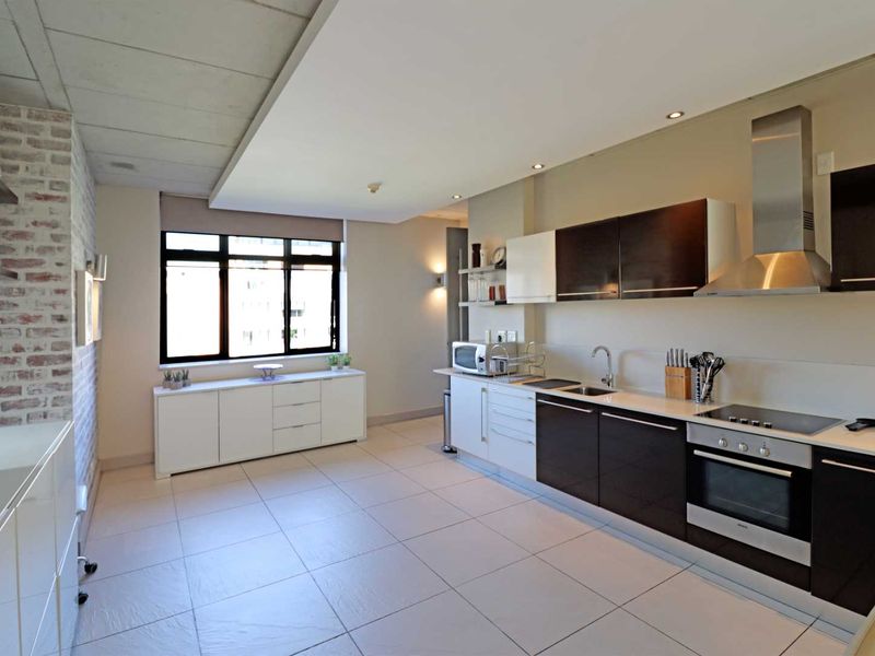 Stylish Furnished 2 Bed Apartment in Melrose Arch with backup power - Photo 10