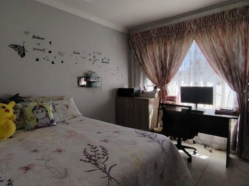 Solar-Powered Serenity with Ample Parking & Pool! - Photo 10