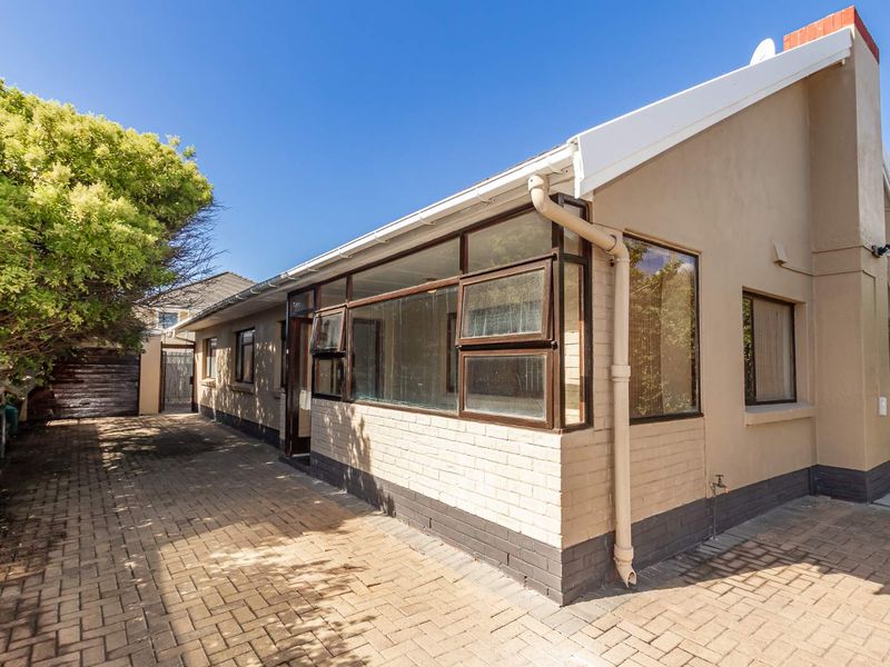 Charming Fish Hoek Classic – A Home with Character! - Photo 2