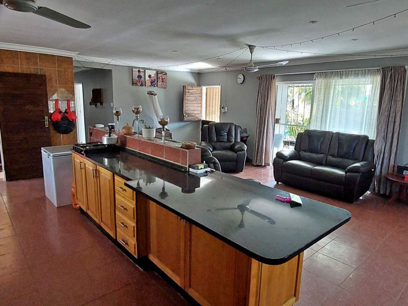 3 Bedrooms and a Flat - Photo 6