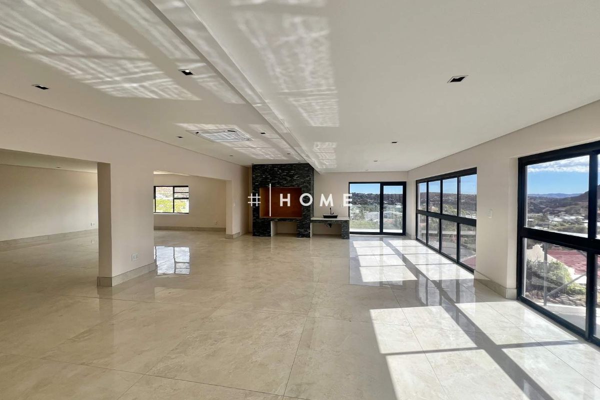 Luxury Property with 5 Bedrooms and 1-Bedroom flat - Photo 4