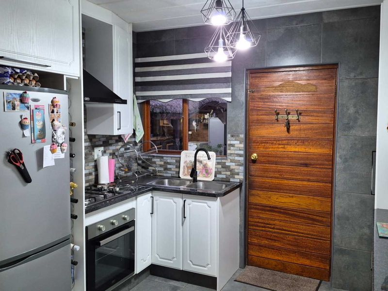 Exquisite Modern family home with Exceptional entertainment space in a small secure Complex - Photo 10