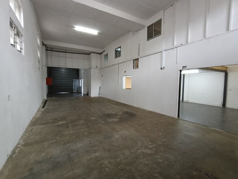 High Visibility | Prime Location | Move-In Ready – 259m2 - Photo 7