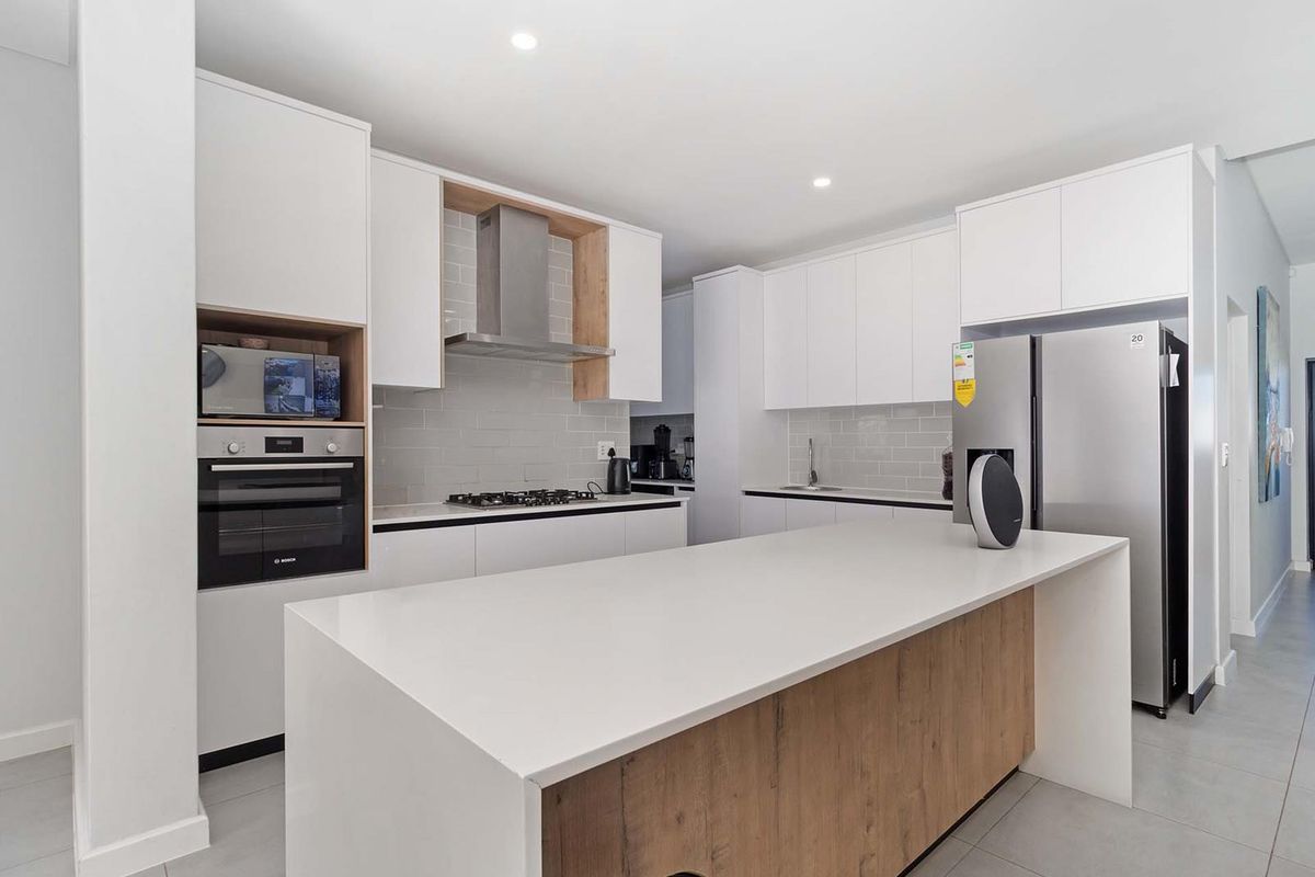 Modern Family Living in the Heart of Sought-After Sandown / Exclusive Mandate - Photo 3