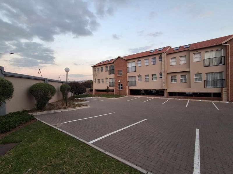 2 BEDROOM APARTMENT /FLAT FOR SALE IN KOSMOSDAL - Photo 1