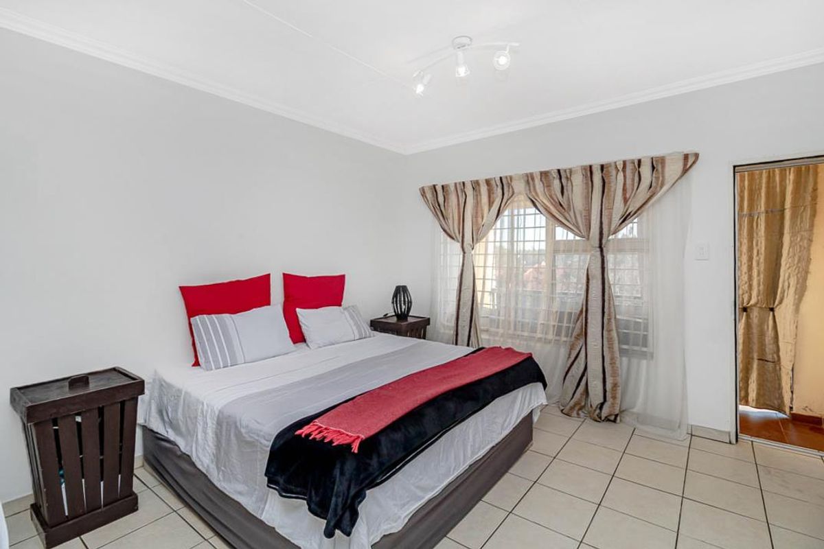 Bachelor Pad for sale in Windsor East - Photo 5