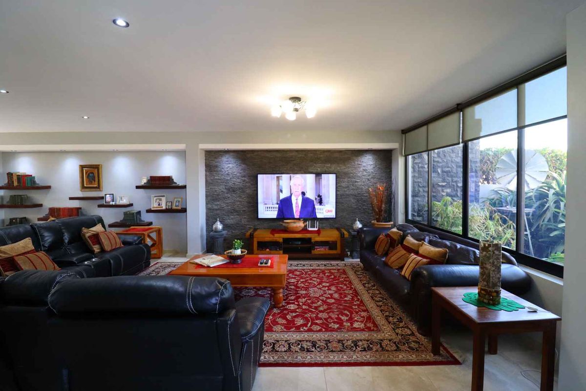 Exceptional 8-Bedroom Sea-View Property in Swakopmund - Photo 4