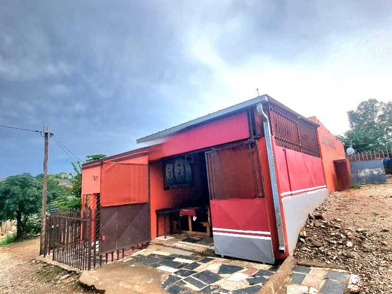 HOUSE & BAR FOR SALE IN HAKAHANA - Photo 10