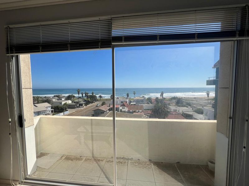 FOR SALE - EXCEPTIONAL 4 BEDROOM PENTHOUSE IN CENTRAL SWAKOPMUND, NAMIBIA - Photo 3