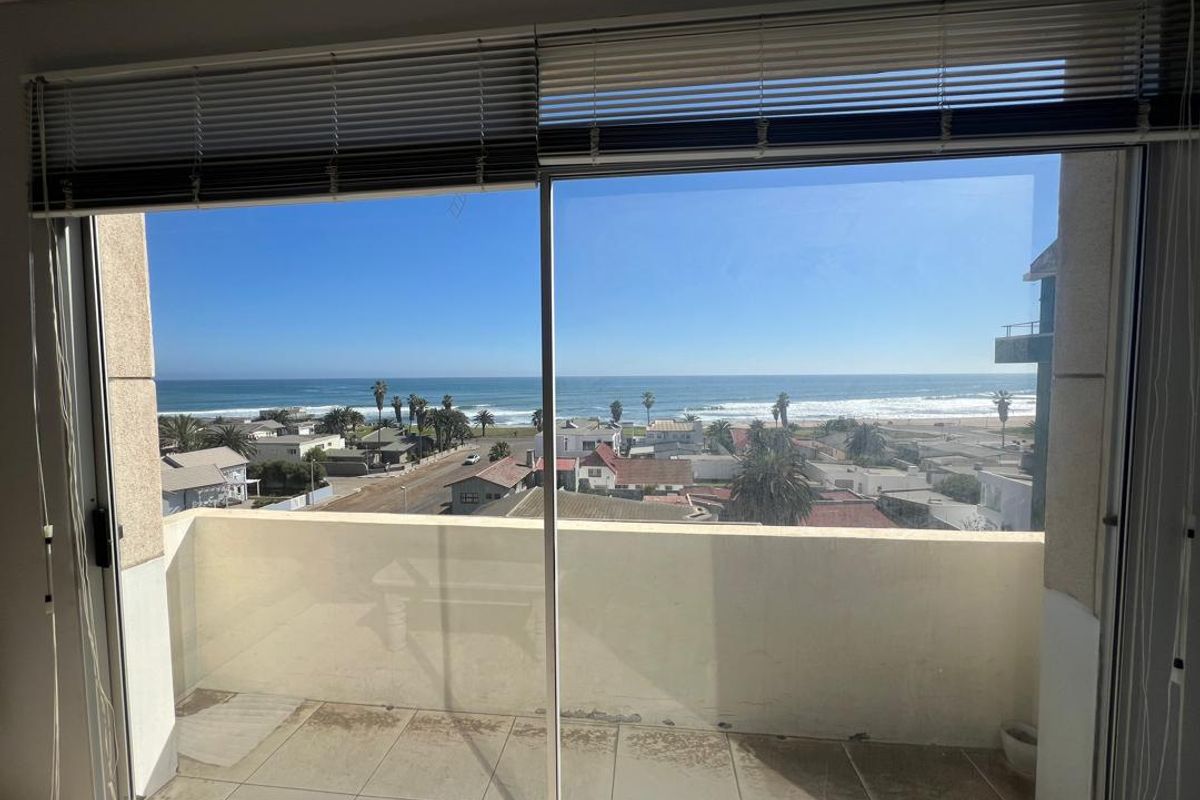 FOR SALE - EXCEPTIONAL 4 BEDROOM PENTHOUSE IN CENTRAL SWAKOPMUND, NAMIBIA - Photo 3