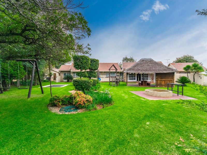 Modern Family Home awaits you - Photo 7
