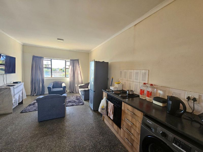 2 Bed 1 Bath Apartment in Arriza Apartments as investment or to use yourself. - Photo 10